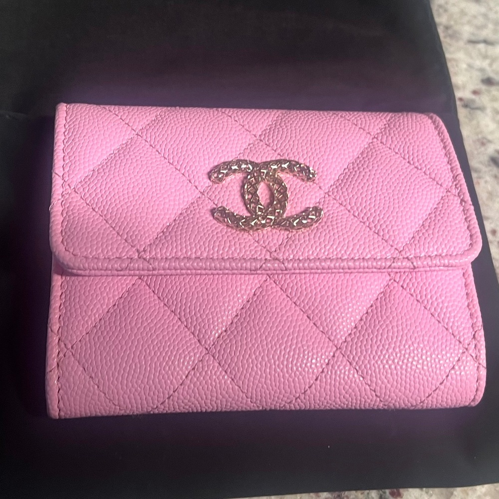 SOLD❌CHANEL 23P XL Flap Card Holder - Picture 6 of 14